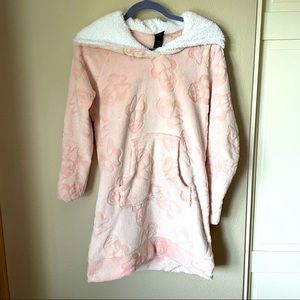 ❄️Disney Minnie Lounger with Sherpa Hood❄️